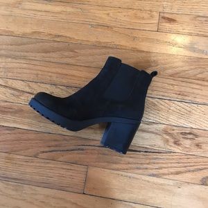 Vagabond ‘Grace’ Nubuck Chelsea boot